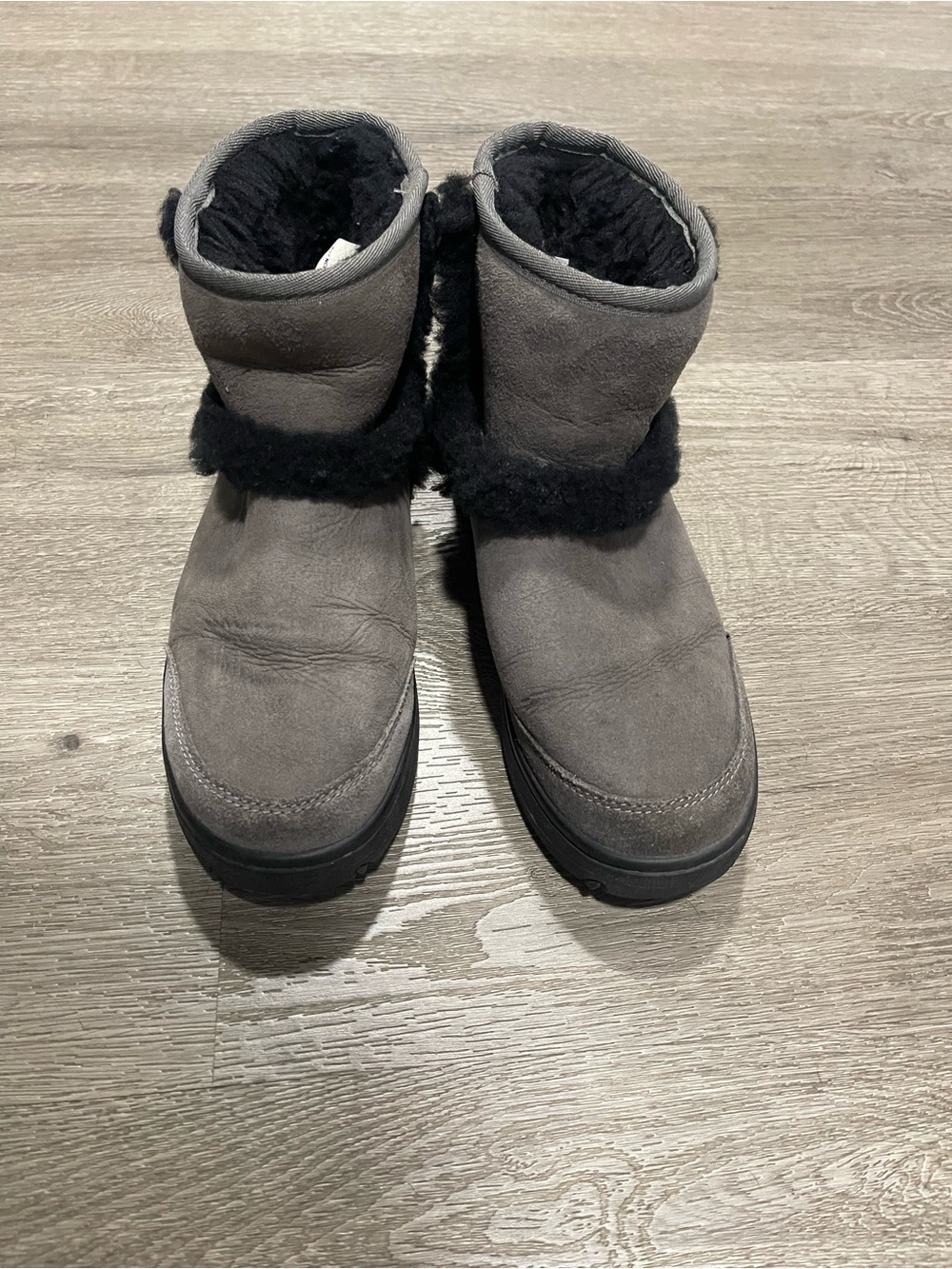 UGG Women's Gray Suede Shearling-Trim Winter Boots Small Flawed